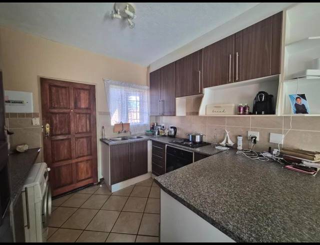 2 BEDROOM APARTMENT FOR SALE IN MOOIKLOOF RIDGE ESTATE
